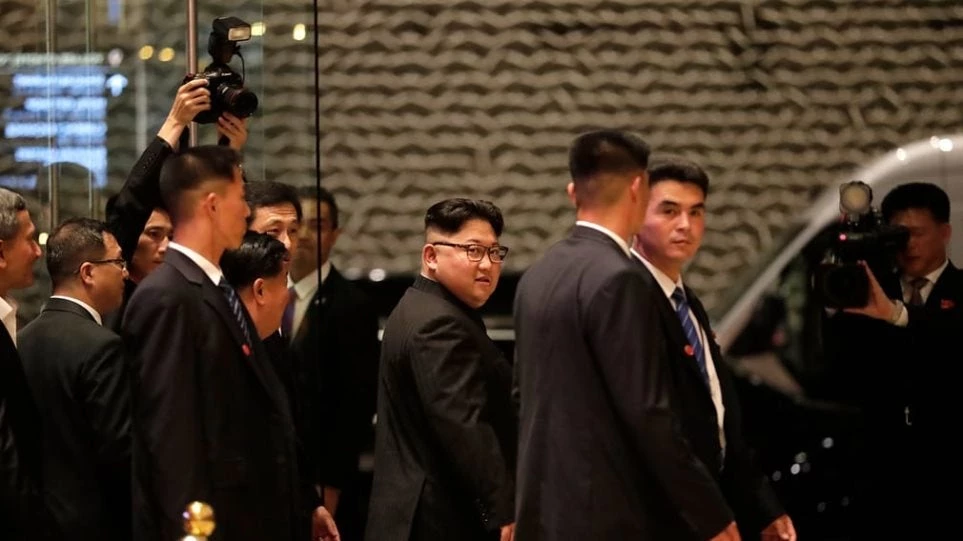 Ο Κιμ Γιονγκ Ουν πήγε στη Σιγκαπούρη και πήρε μαζί την φορητή του τουαλέτα -Δείτε το λόγο